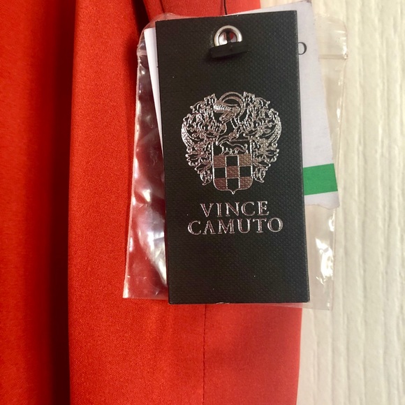 NEW! VINCE CAMUTO BLOUSE - Picture 4 of 4